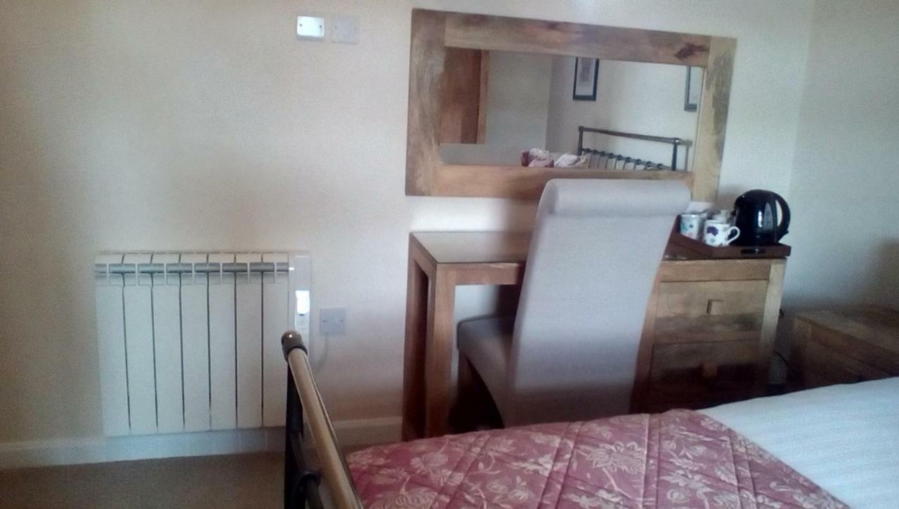 The Lincolnshire Poacher Inn Metheringham Exteriör bild