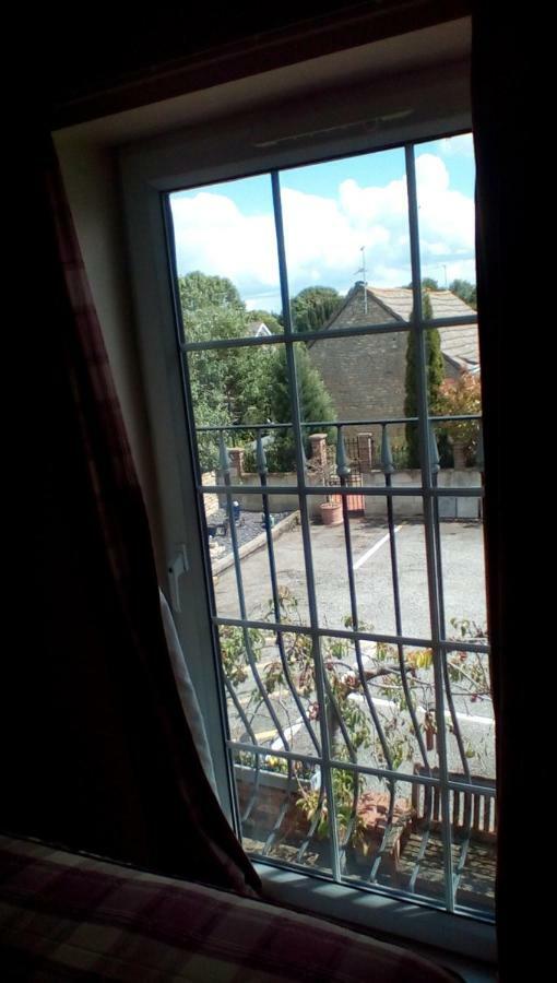 The Lincolnshire Poacher Inn Metheringham Exteriör bild